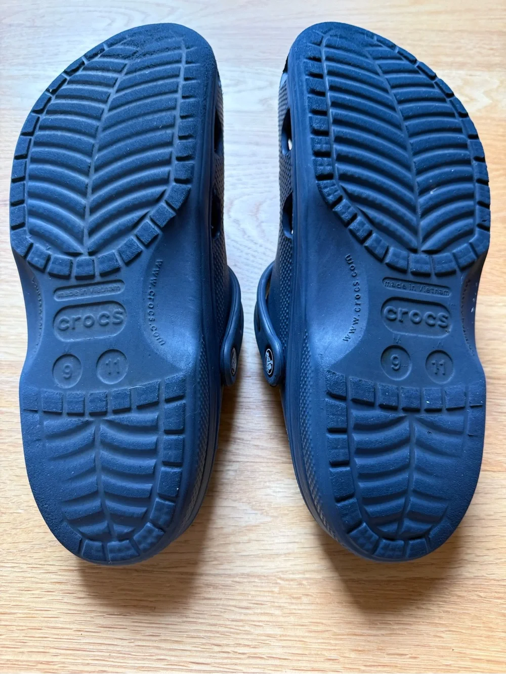 CROCS Classic Clog Slip-Ons -Navy